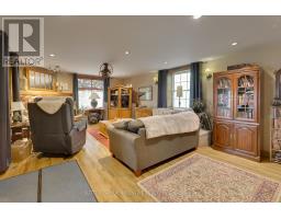 1724 Penetanguishene Road, Springwater, ON L9X1Z4 Photo 13