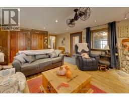 1724 Penetanguishene Road, Springwater, ON L9X1Z4 Photo 15
