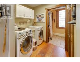 1724 Penetanguishene Road, Springwater, ON L9X1Z4 Photo 16