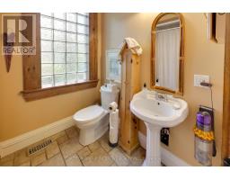 1724 Penetanguishene Road, Springwater, ON L9X1Z4 Photo 17