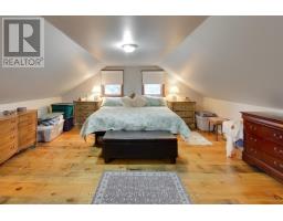 1724 Penetanguishene Road, Springwater, ON L9X1Z4 Photo 18
