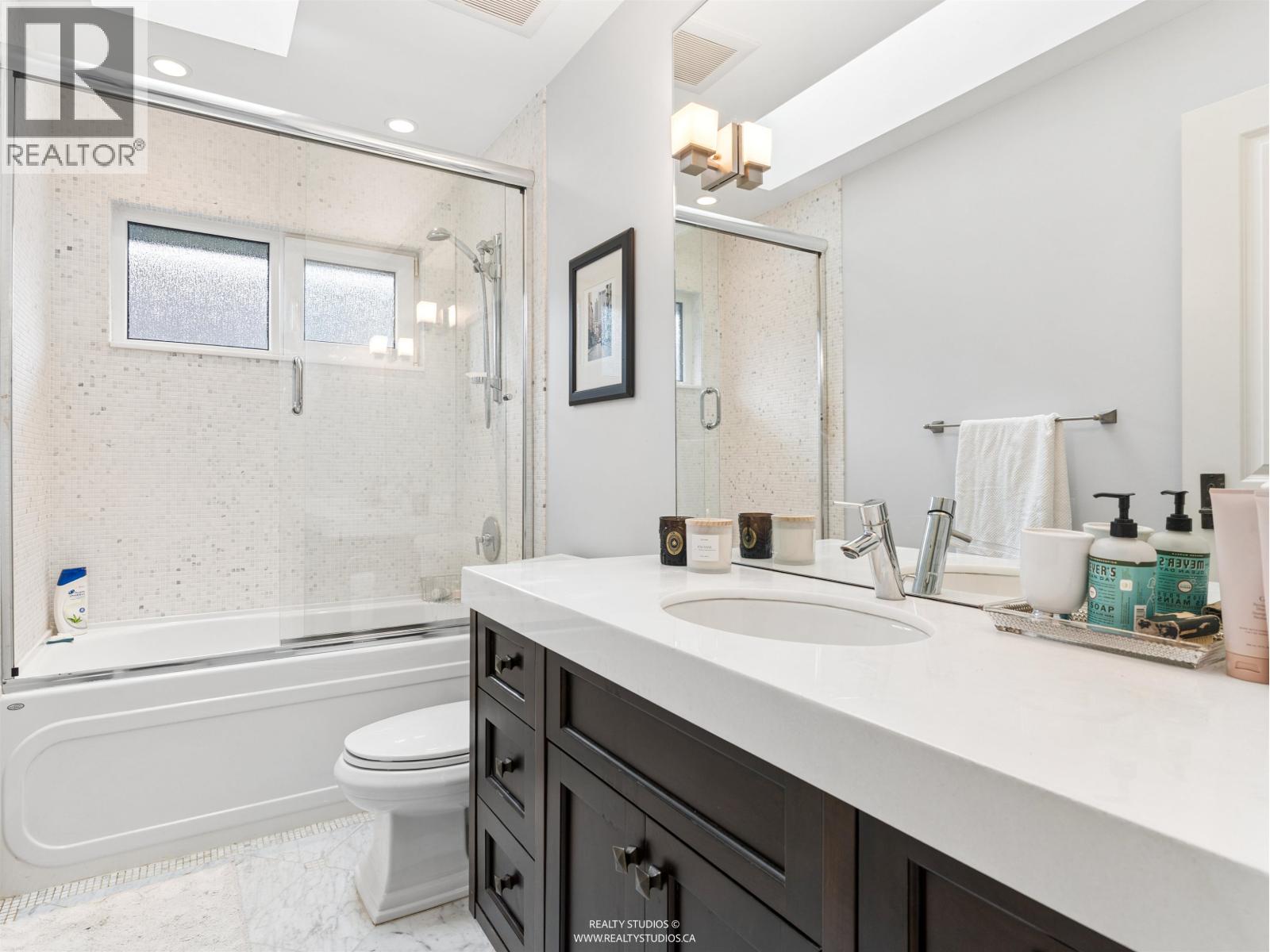 Photo of 917 W 20TH AVENUE 18
