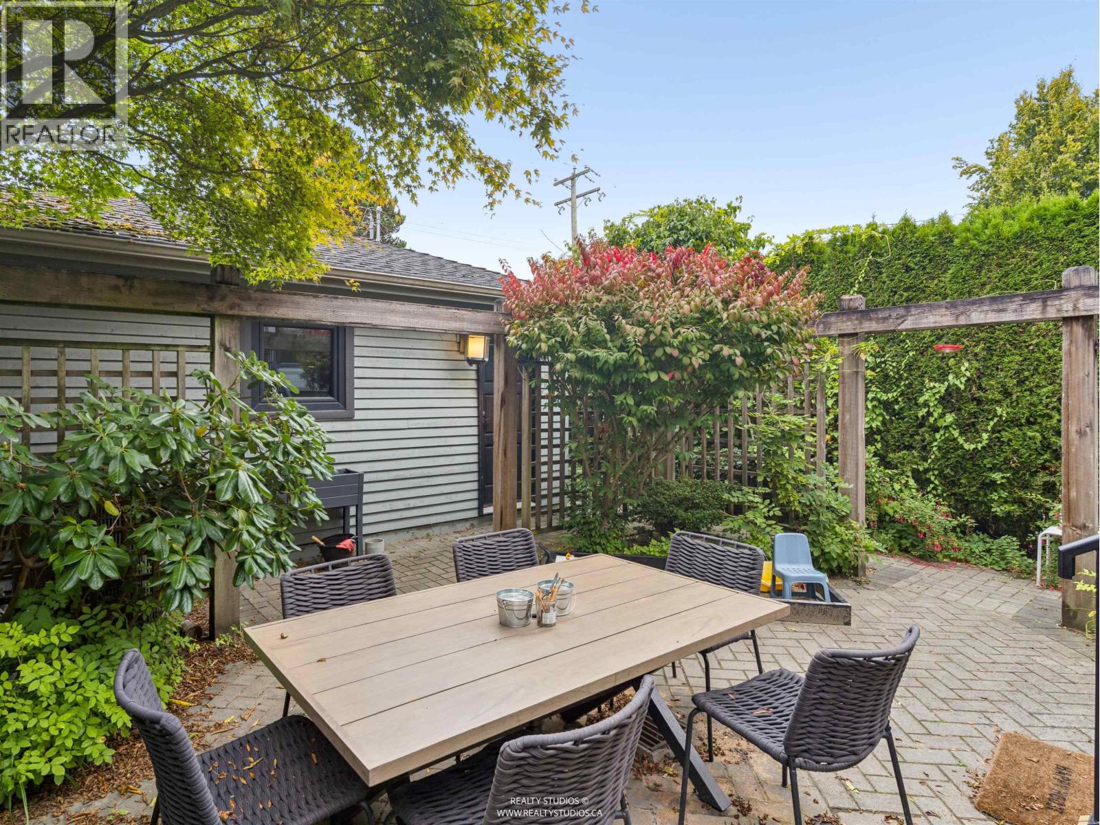 Photo of 917 W 20TH AVENUE 32
