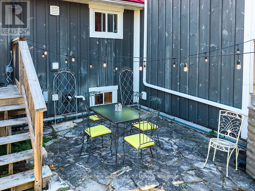 190 LAKESHORE ROAD E - 26