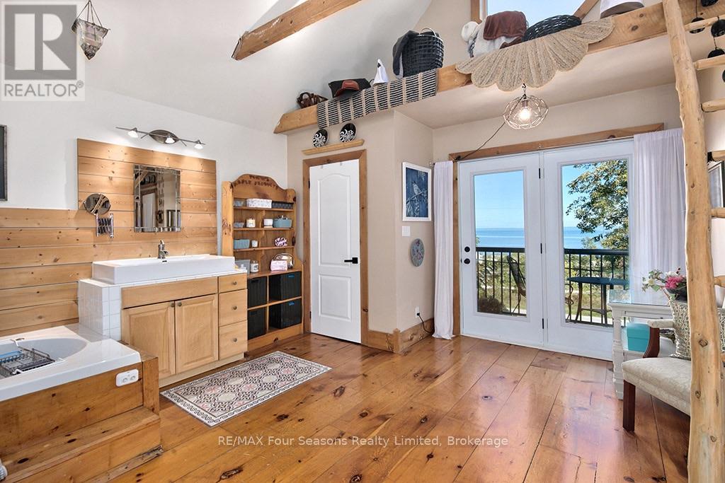 190 LAKESHORE ROAD E - 34