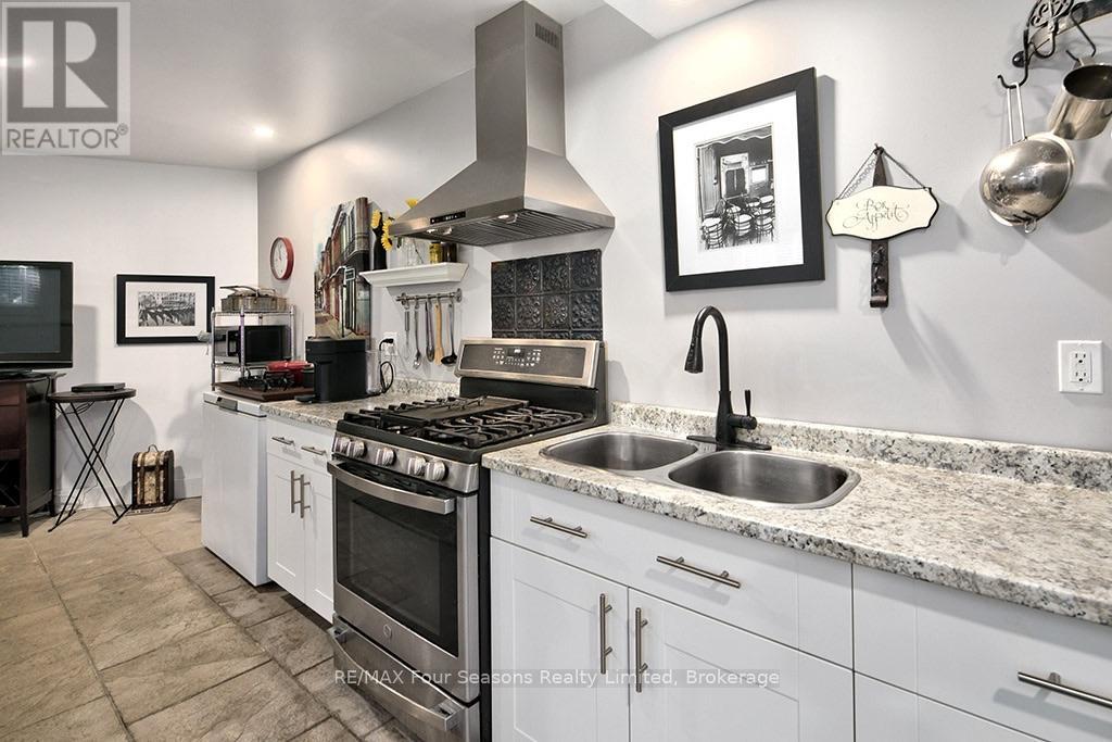 190 LAKESHORE ROAD E - 43