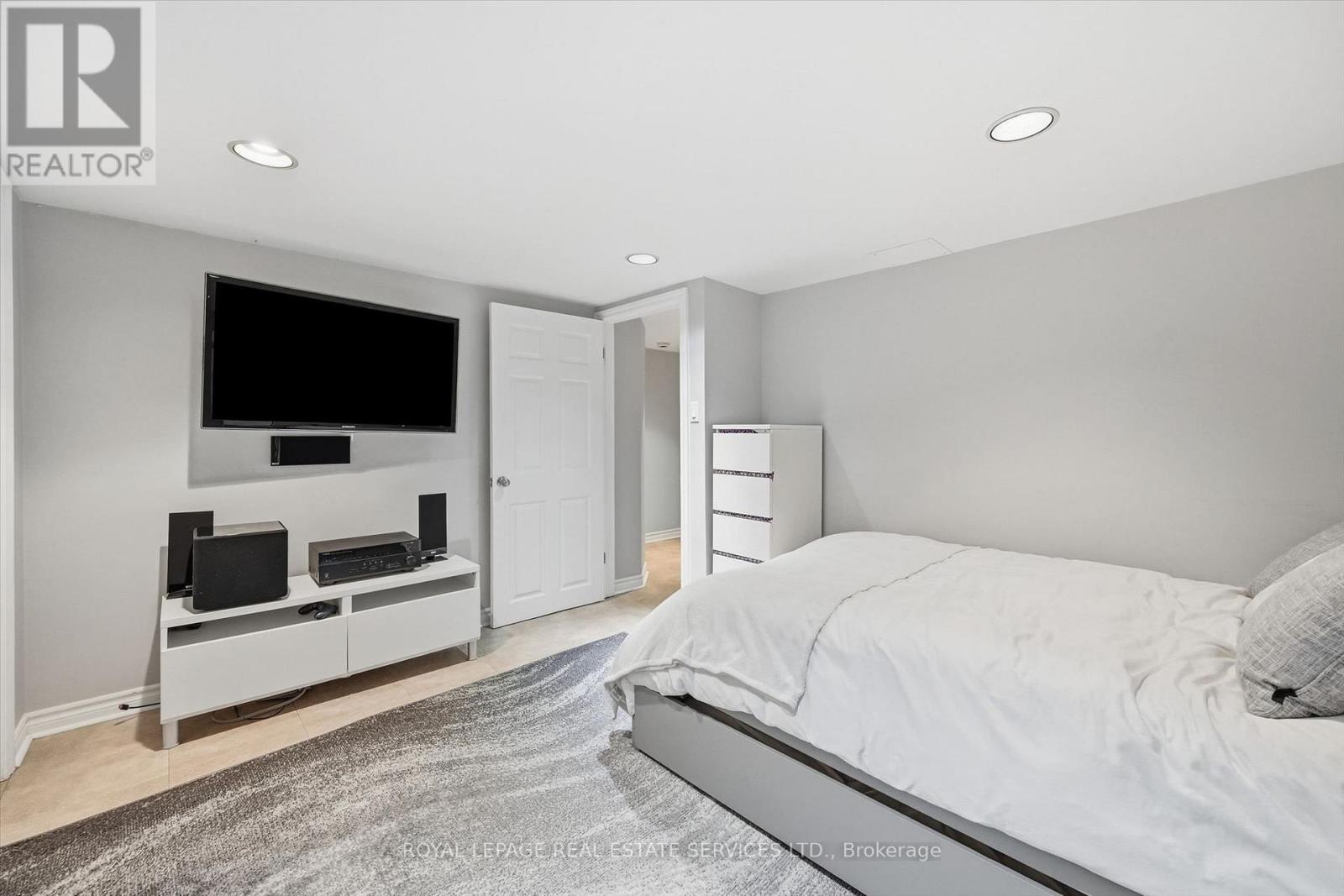 32 ANDERSON STREET - Image 35