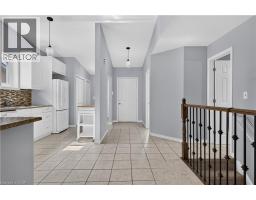 Foyer - 4459 Christopher Court, Beamsville, ON L3J0E1 Photo 10