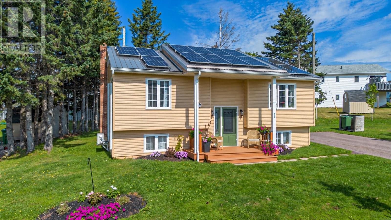 200 WESTRIDGE Crescent - 1