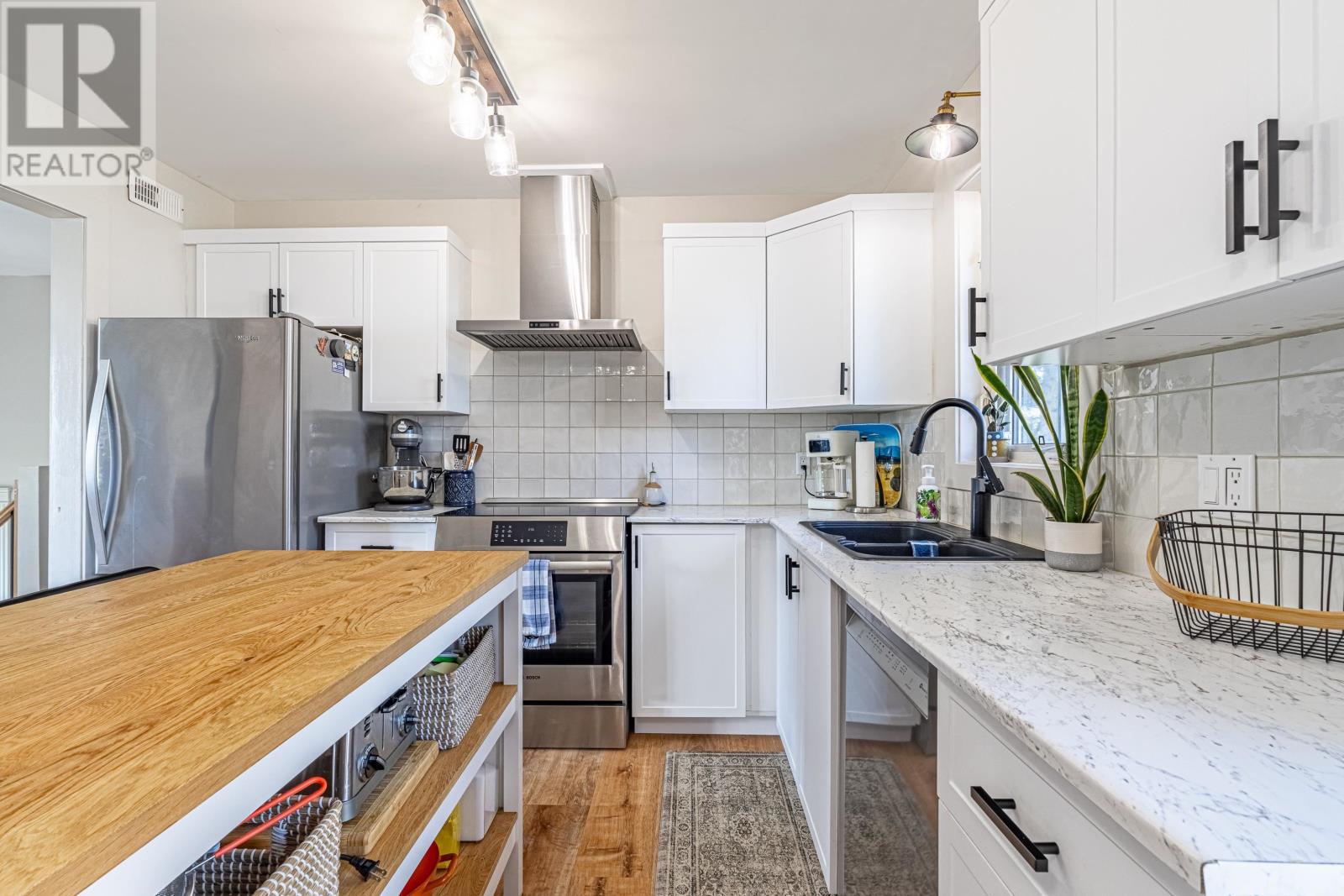 200 WESTRIDGE Crescent - 11