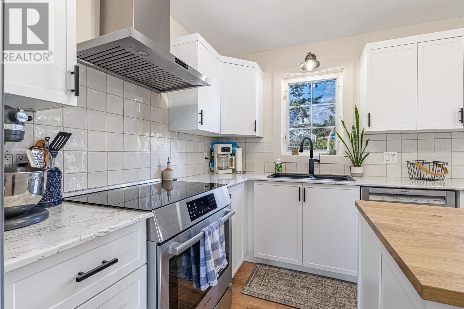 200 WESTRIDGE Crescent - Image 12