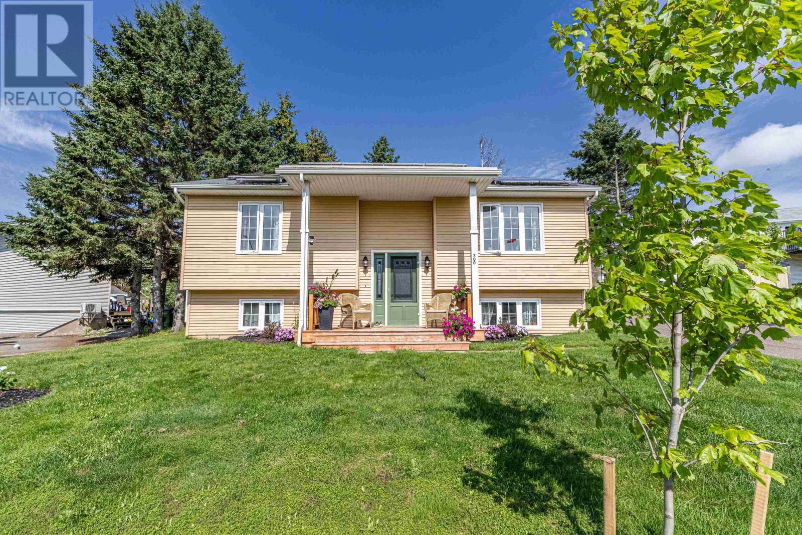 200 WESTRIDGE Crescent - Image 3
