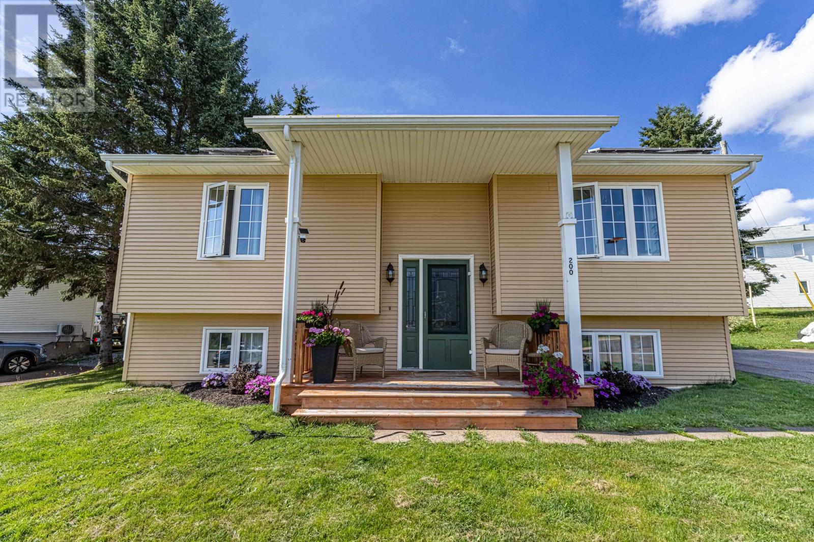 200 WESTRIDGE Crescent - 4
