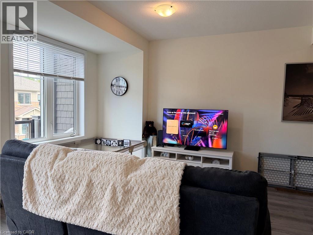 100 Hollywood Court — photo 11