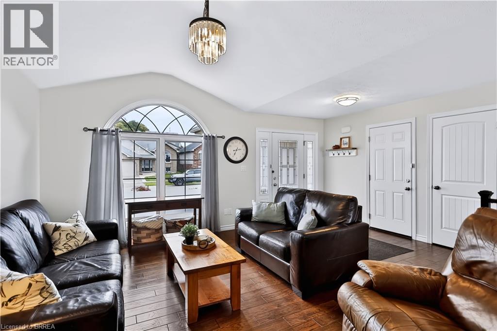 62 REDBUD Crescent, Simcoe — photo 9