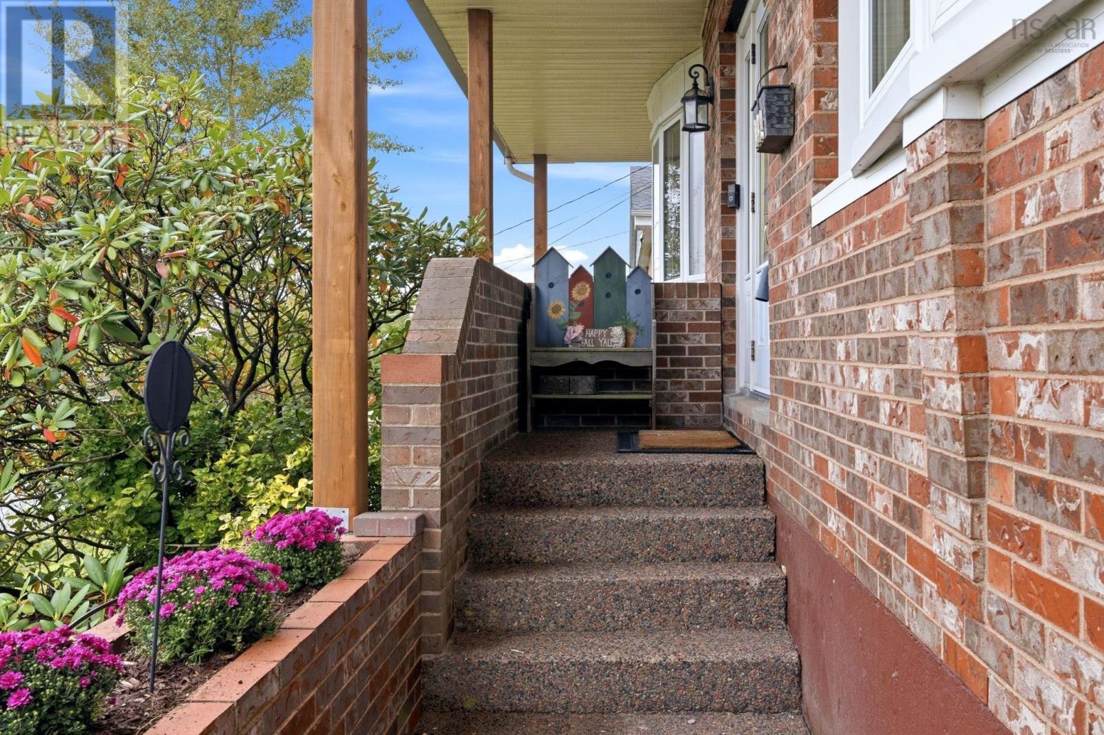 114 Regal Road - 40
