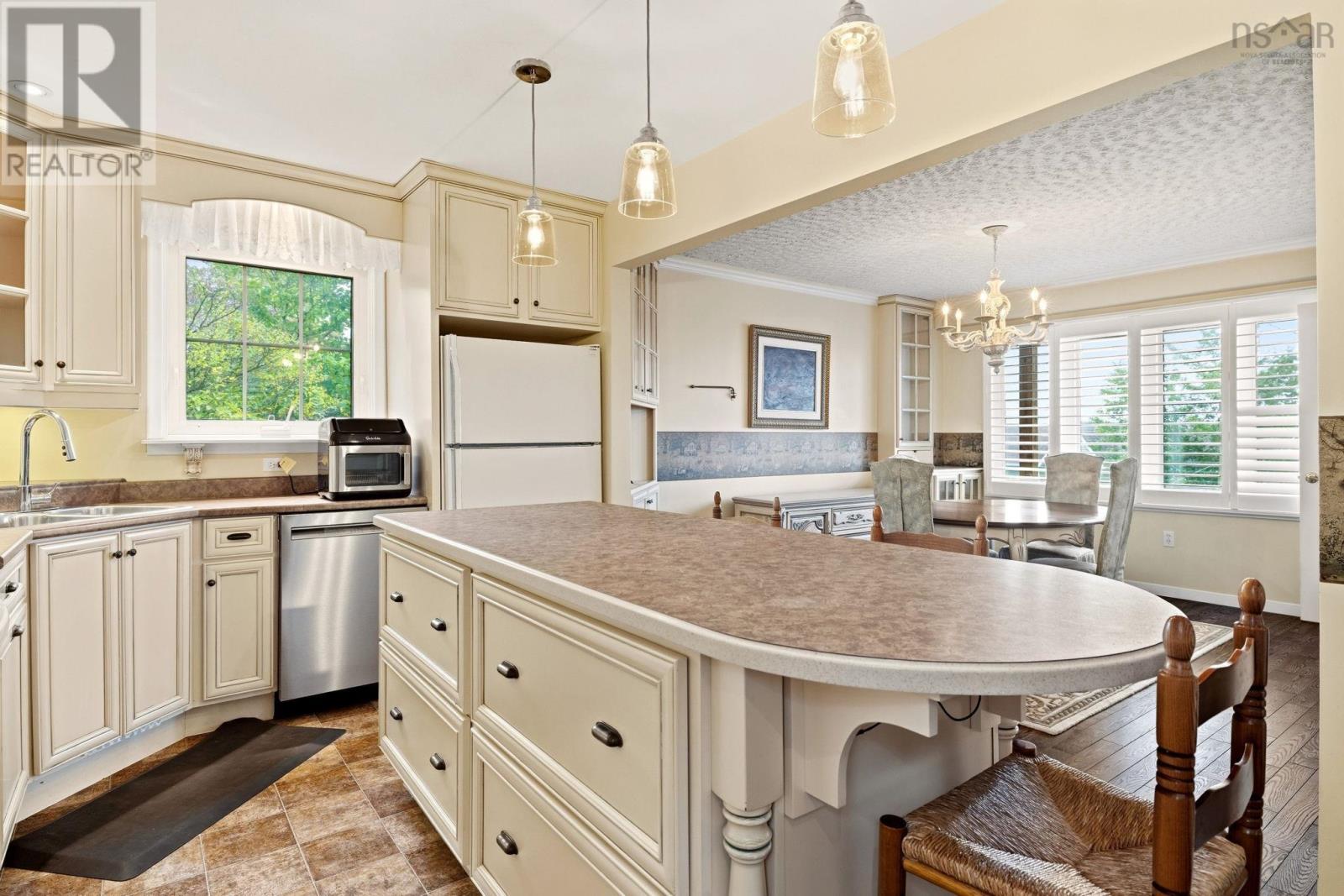 114 Regal Road - 6