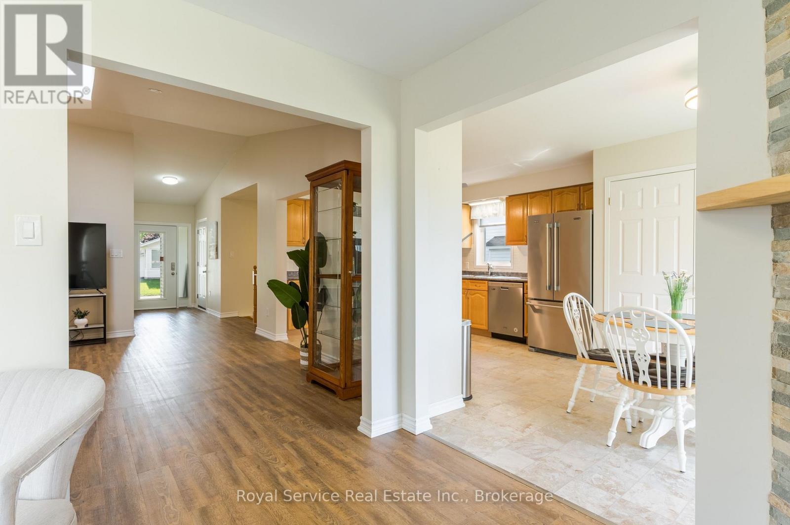 11 ALGONQUIN TRAIL - 19