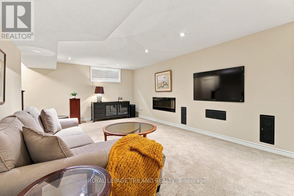 43 HICKORY LANE - 35
