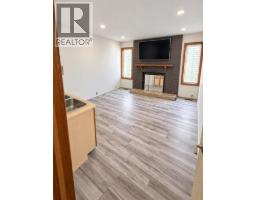 5pc Bathroom - 180 Hawkhill Way Nw, Calgary, AB T3G3H1 Photo 8