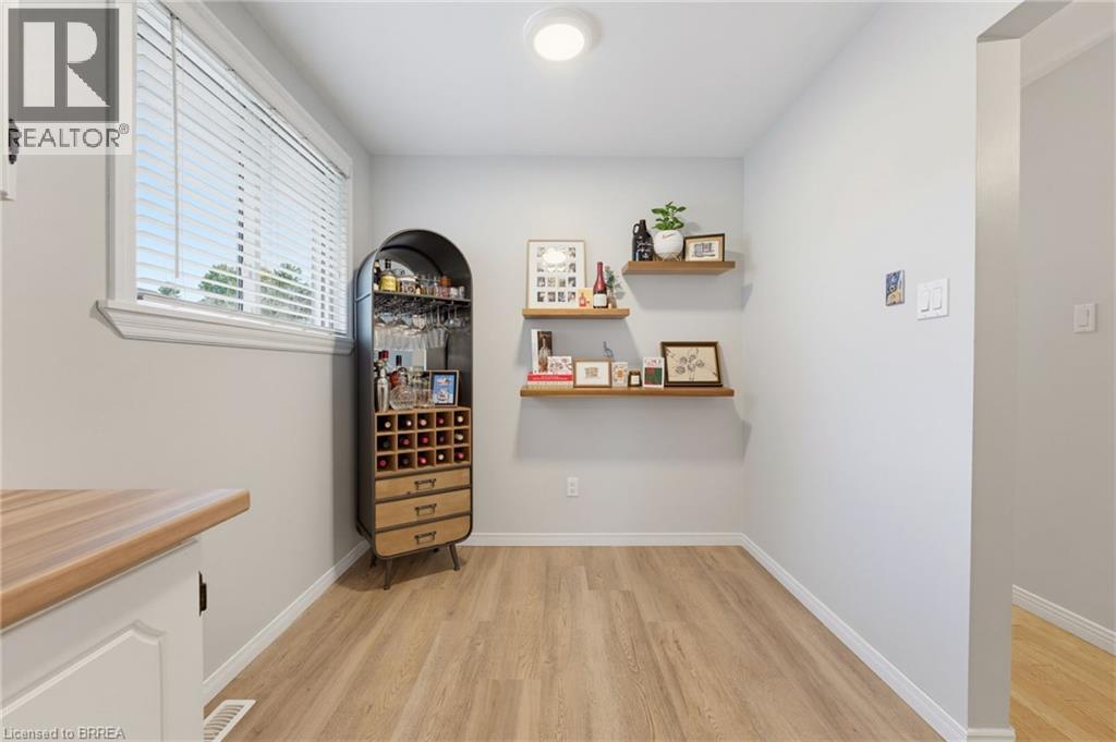 35 SCOTT Road - Image 13