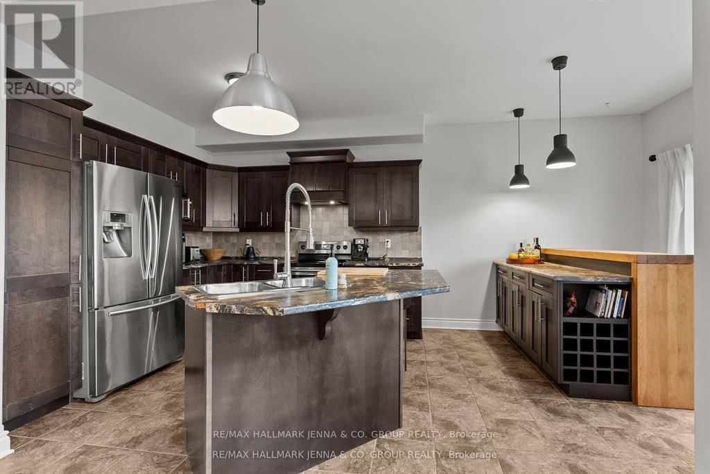 281 TOPAZE CRESCENT - 6
