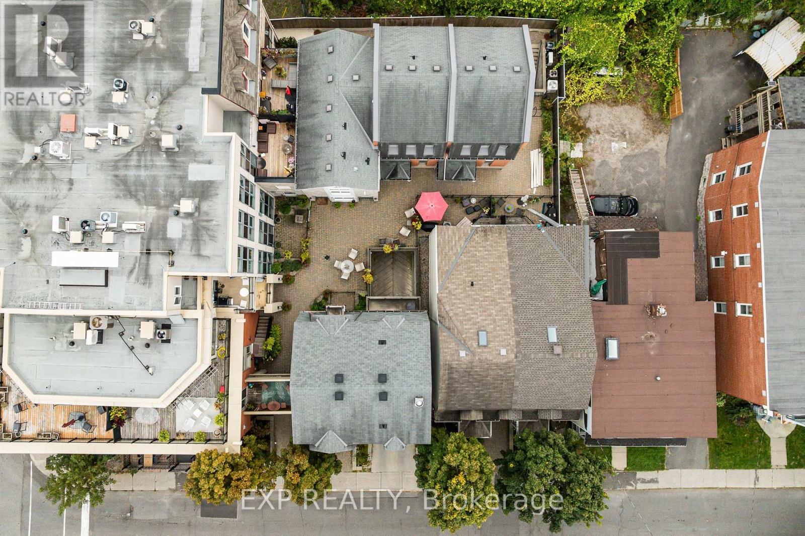 Common element courtyard