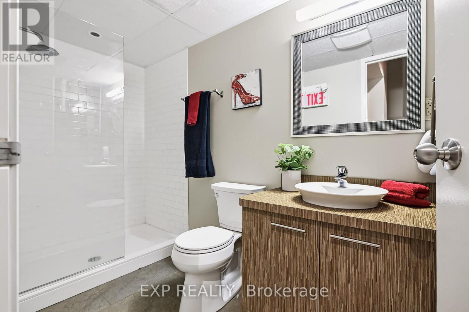 UNIT 1 LEVEL 1 - 122 GUIGUES AVENUE W - 22