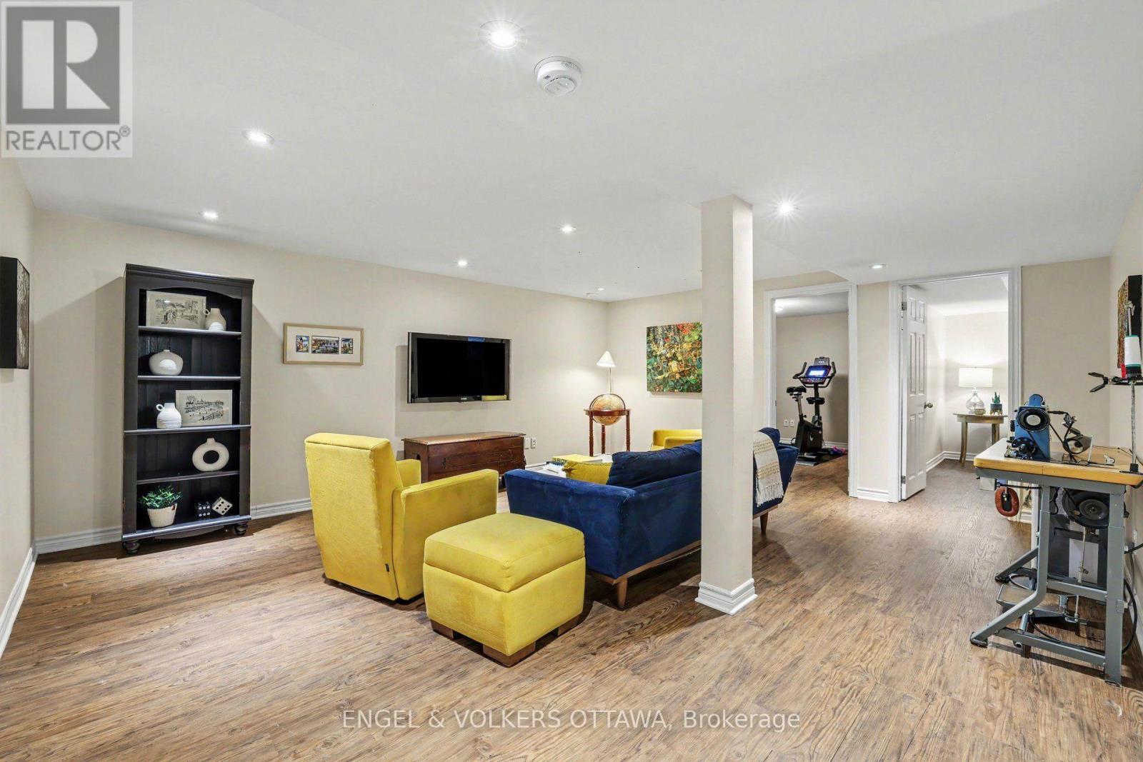 464 THESSALY CIRCLE - 27