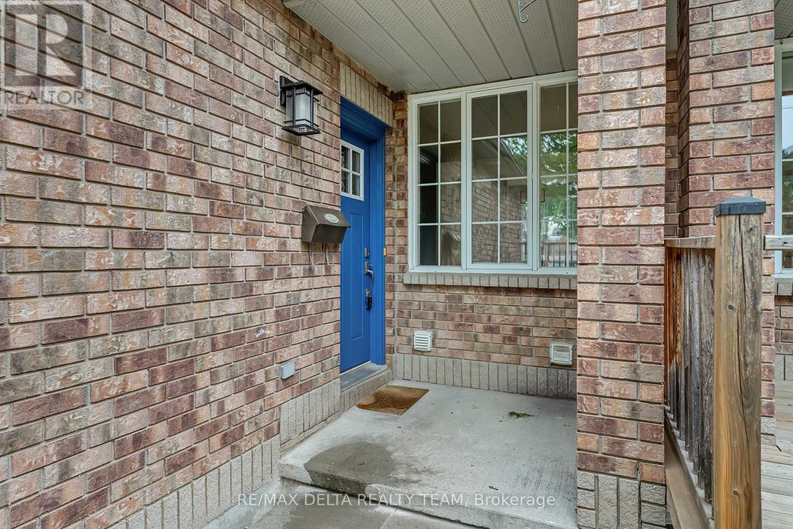 858 COMO CRESCENT - 2