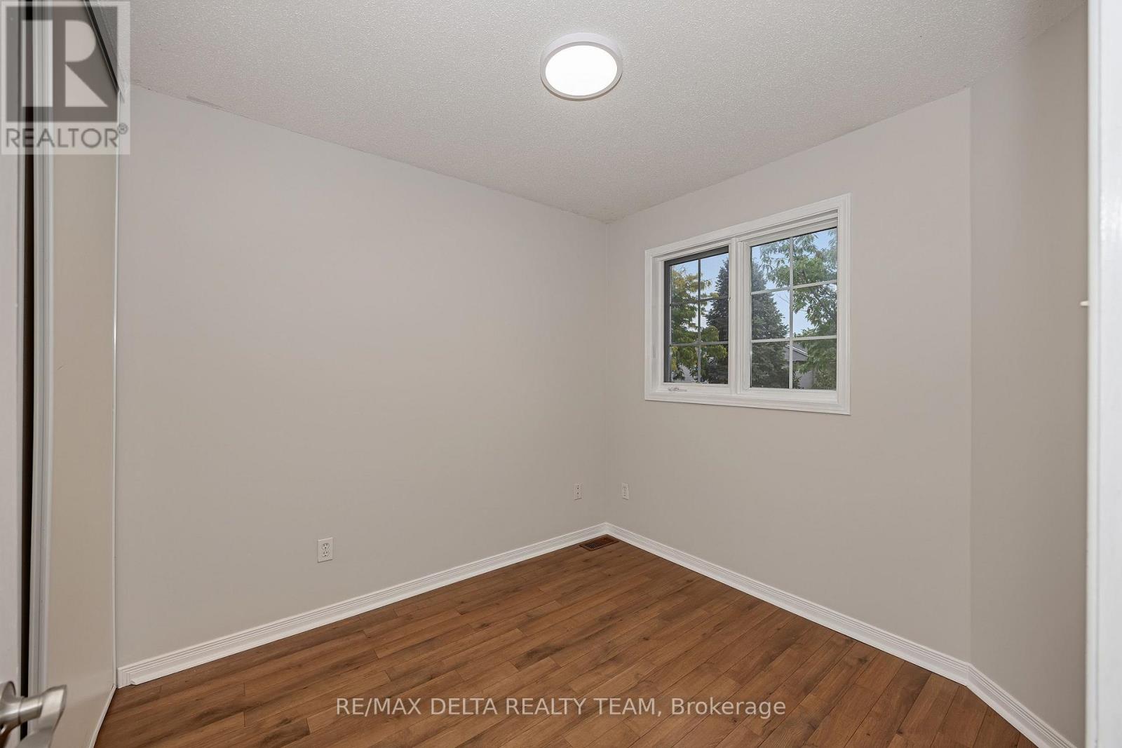 858 COMO CRESCENT - Image 21