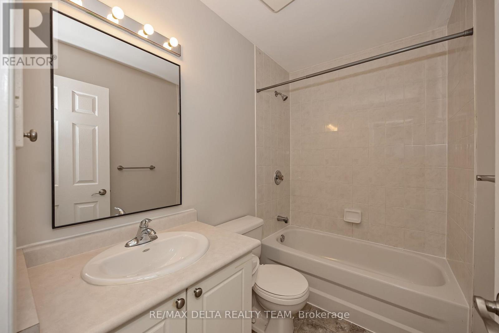 858 COMO CRESCENT - 23