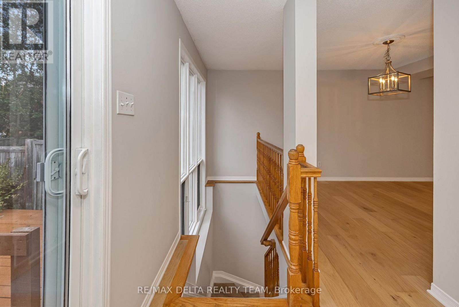 858 COMO CRESCENT - 24