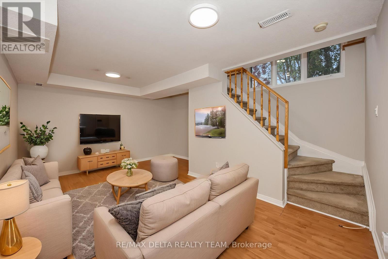 858 COMO CRESCENT - 25