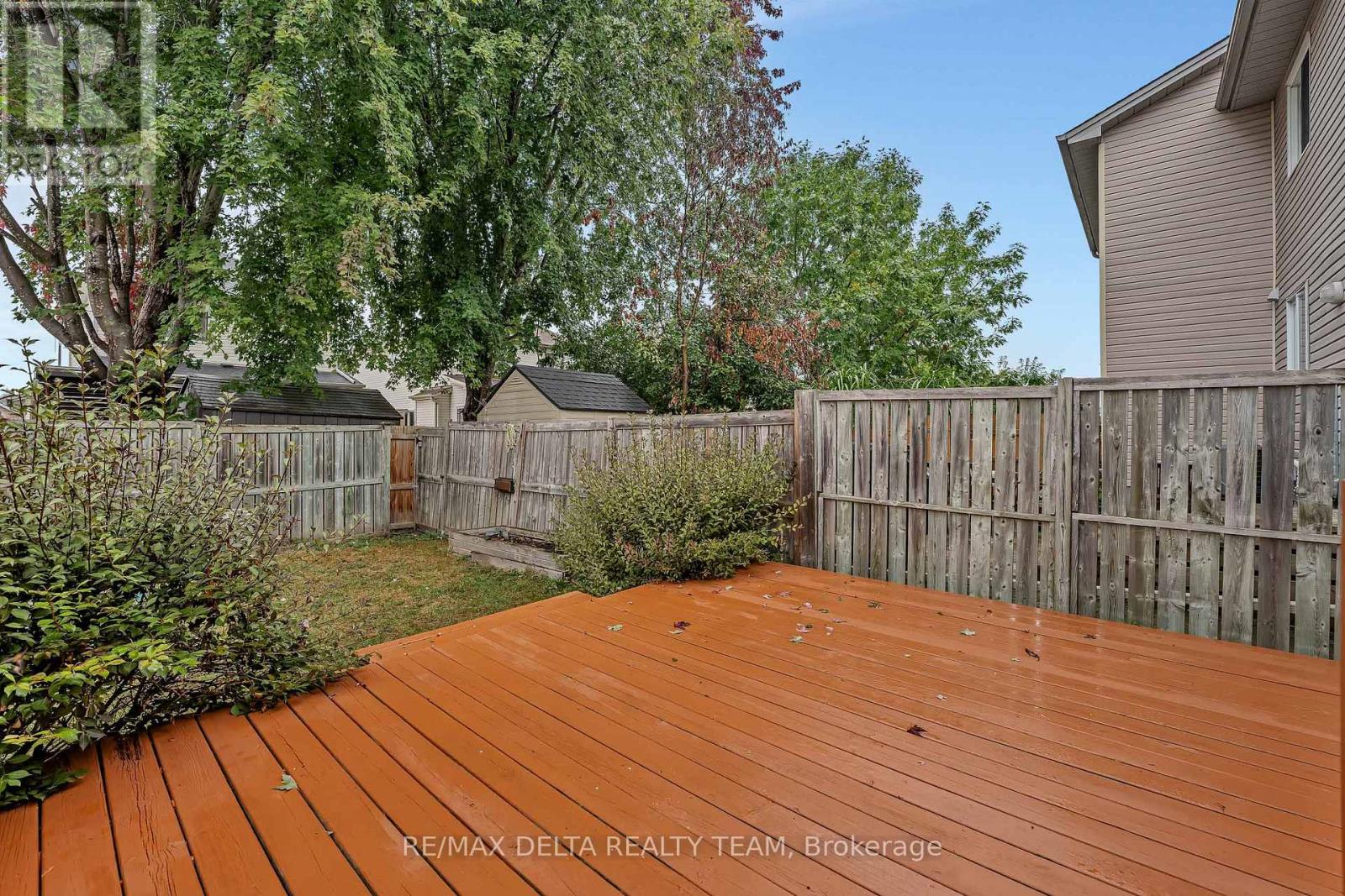 858 COMO CRESCENT - Image 28