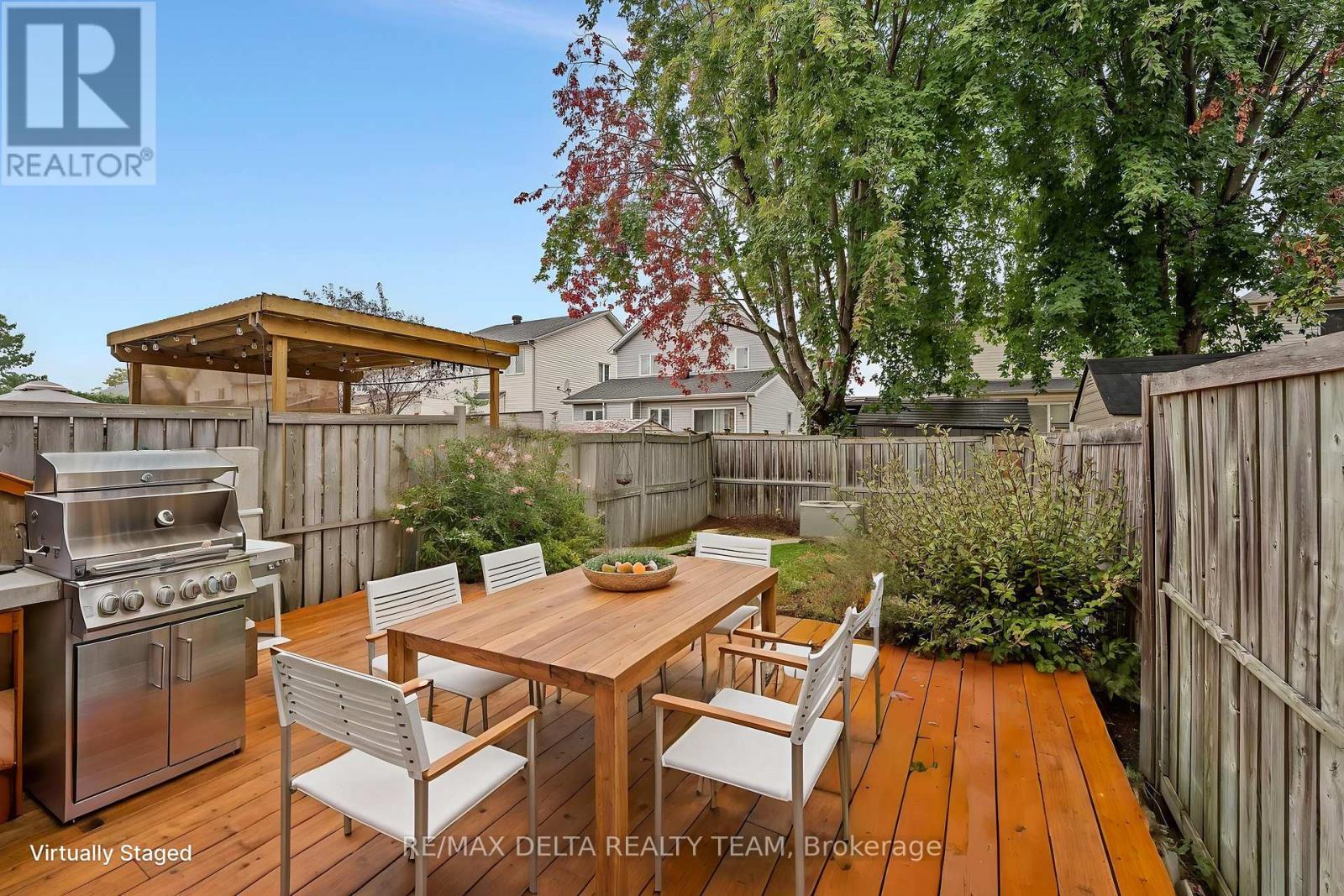 858 COMO CRESCENT - 29
