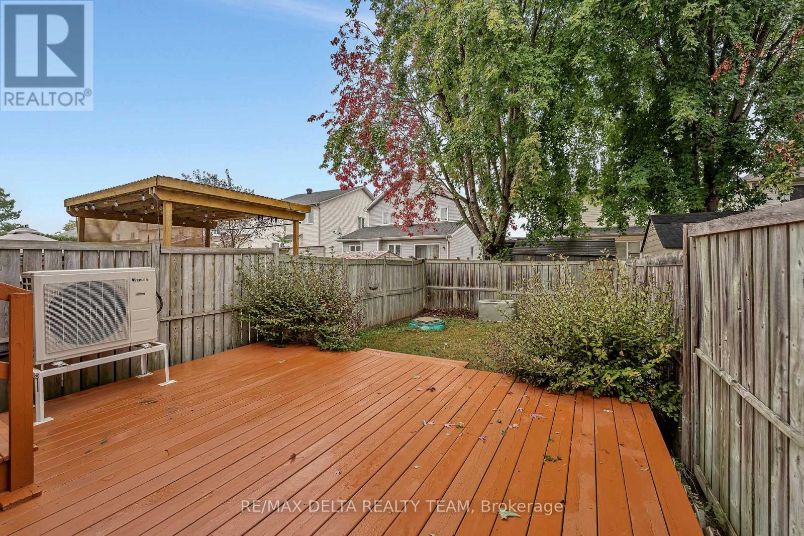 858 COMO CRESCENT - Image 30
