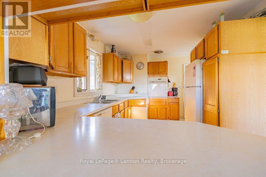 210 POWLEY STREET - Image 11
