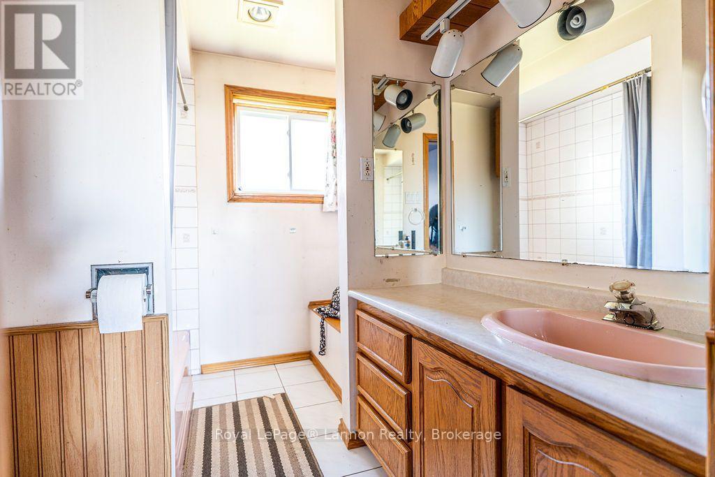 210 POWLEY STREET - 20