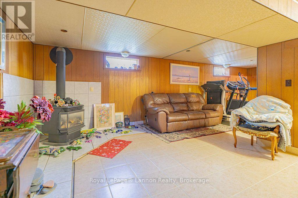 210 POWLEY STREET - 24