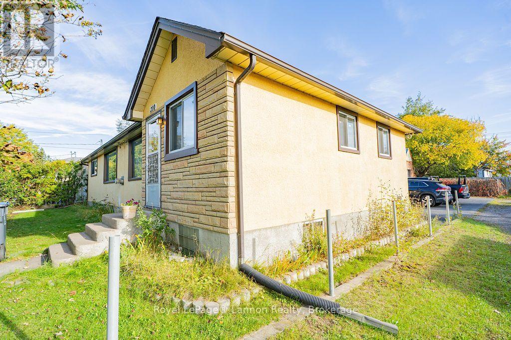210 POWLEY STREET - 41