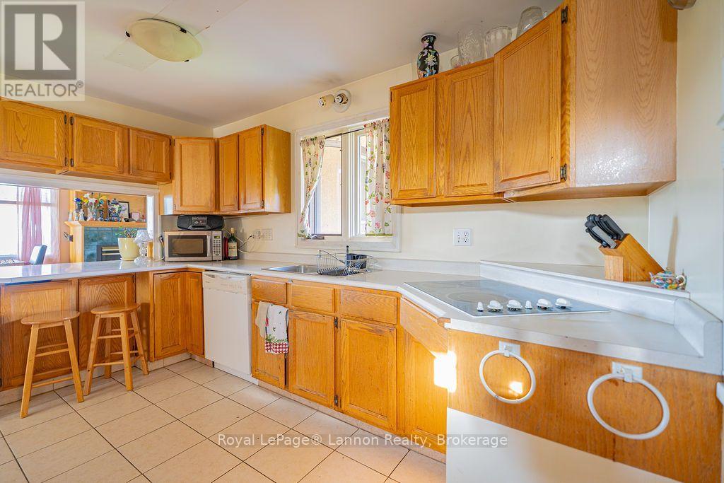 210 POWLEY STREET - Image 9