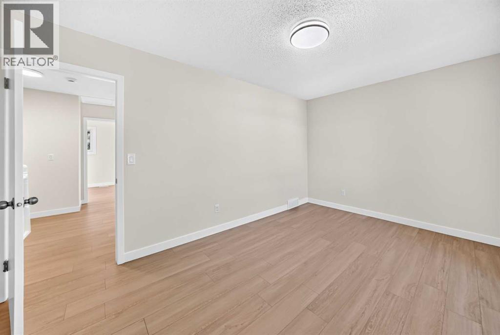 18 Dalhousie Crescent NW - photo 23