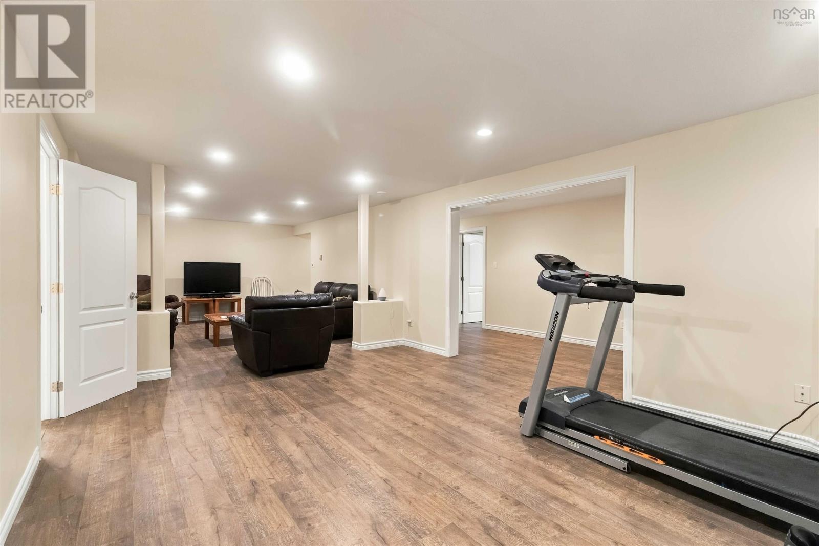 85 Haliburton Crescent - Image 35