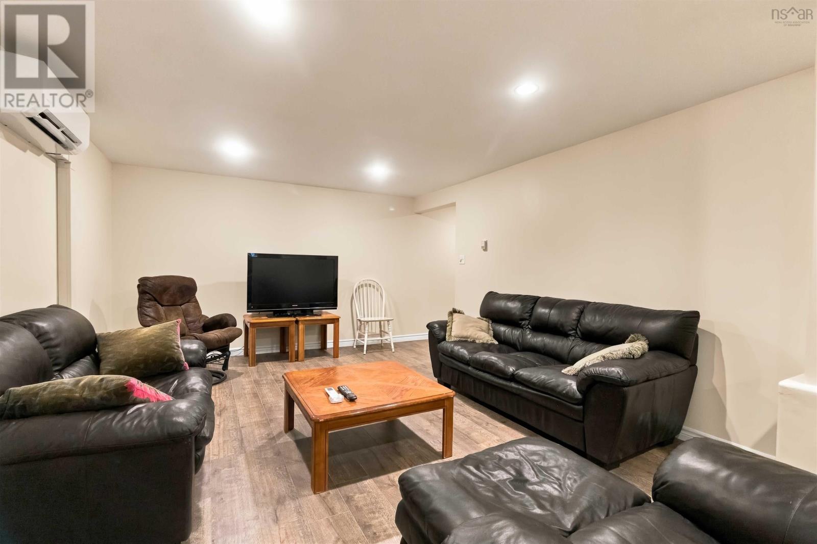 85 Haliburton Crescent - Image 33