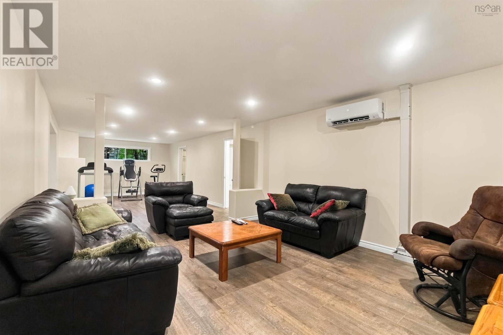85 Haliburton Crescent - Image 32
