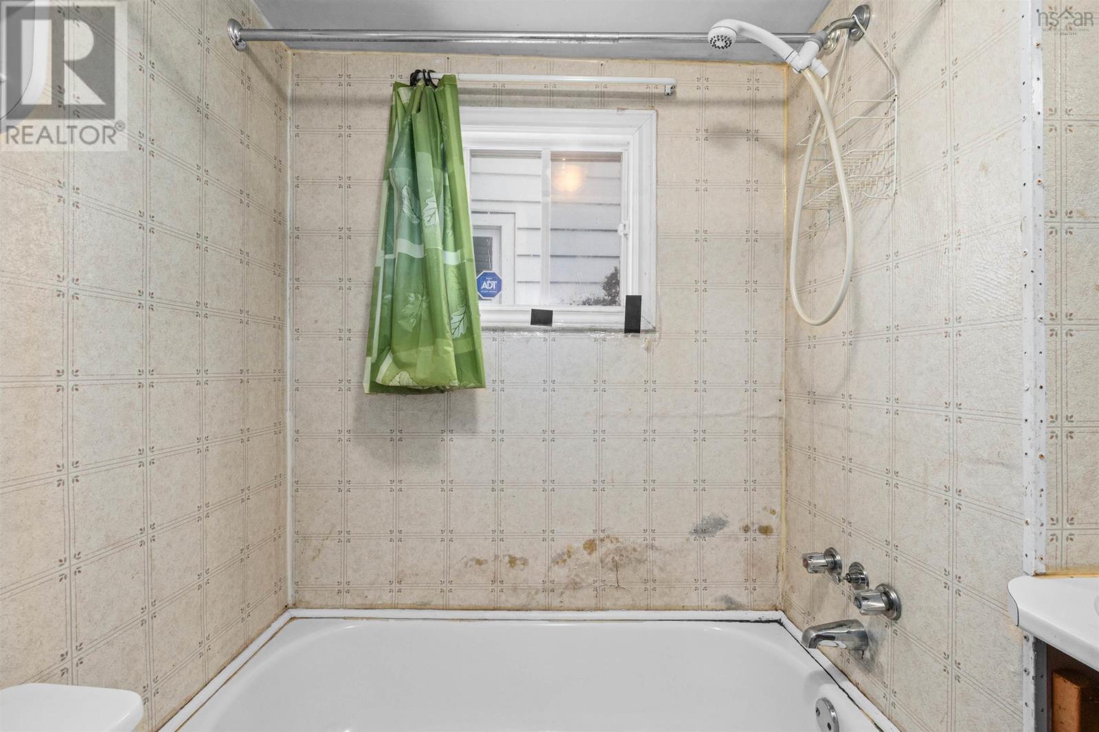 2455 Gladstone Street - Image 15