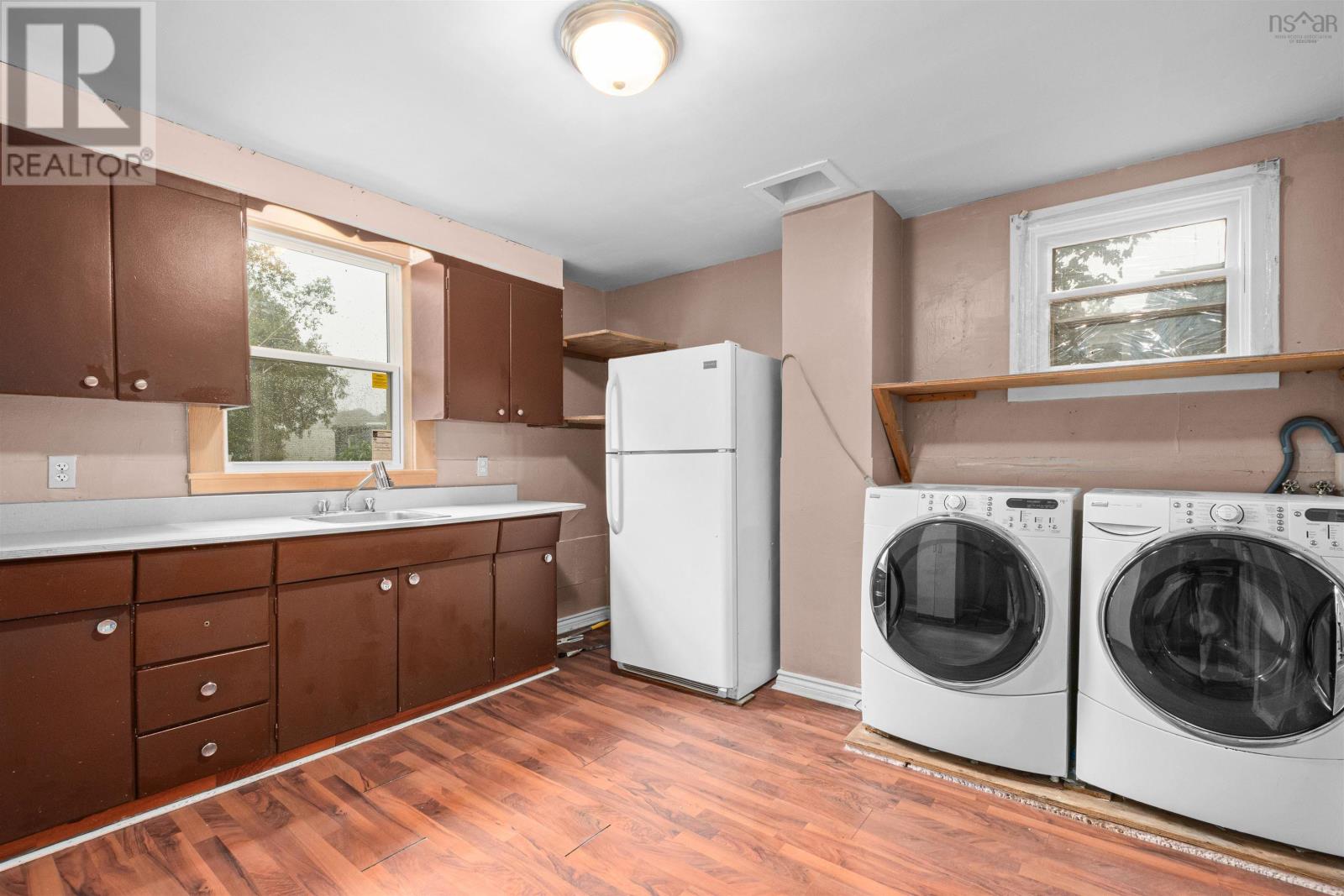 2455 Gladstone Street - Image 10