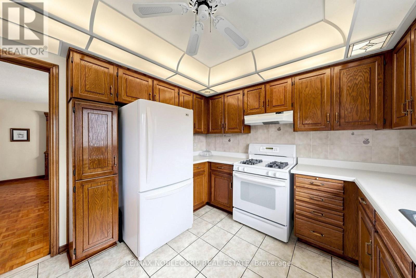 162 VENETIAN CRESCENT - 14