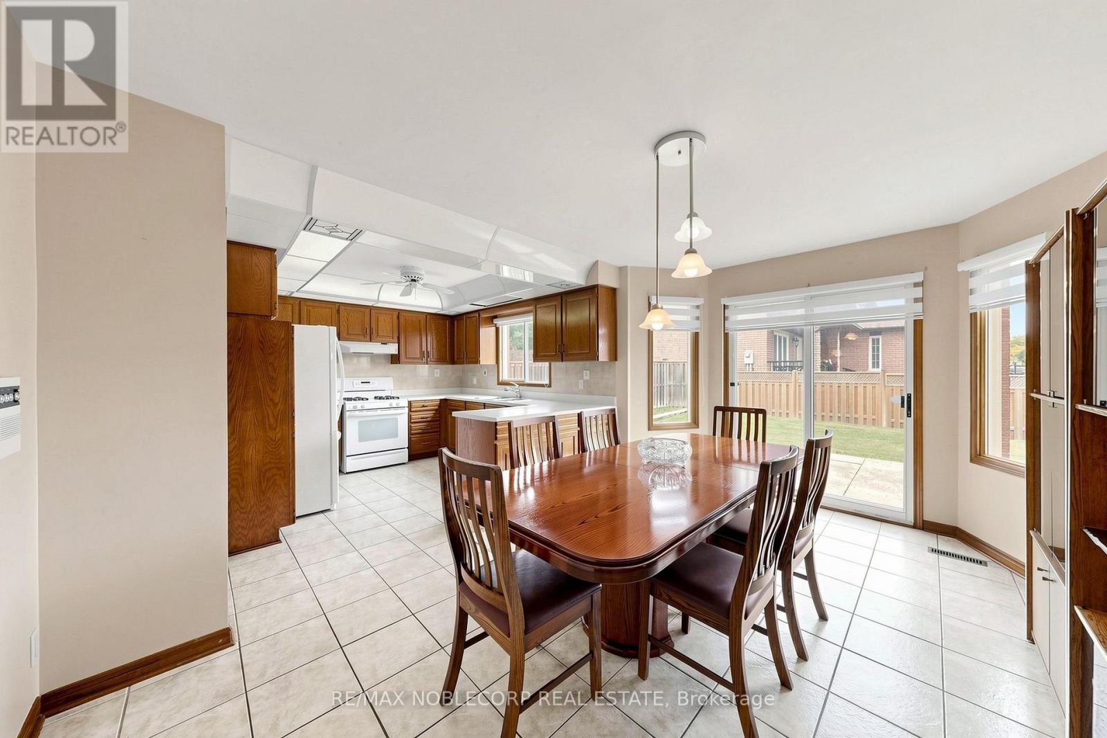 162 VENETIAN CRESCENT - 15